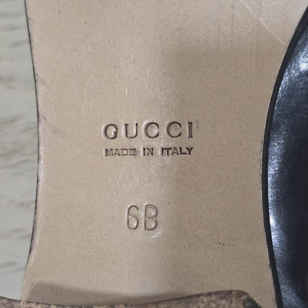 Gucci Black Patent Leather Loafers with Gold Horsebit - Picture 9 of 9